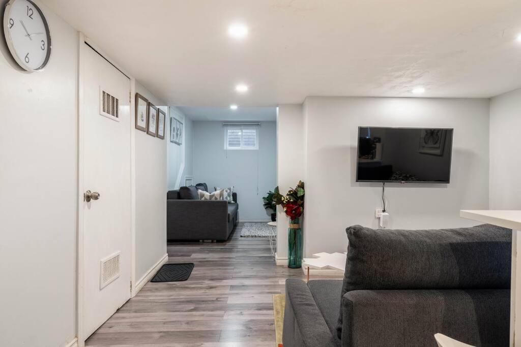 Cozy Nest Basement Unit Apartment Hamilton Ngoại thất bức ảnh