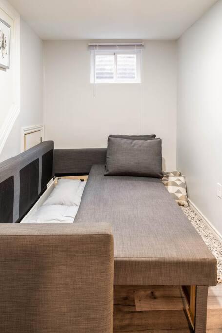 Cozy Nest Basement Unit Apartment Hamilton Ngoại thất bức ảnh
