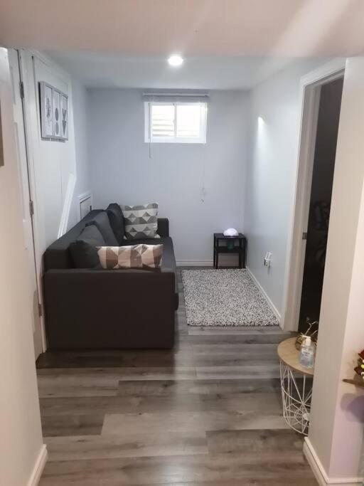Cozy Nest Basement Unit Apartment Hamilton Ngoại thất bức ảnh